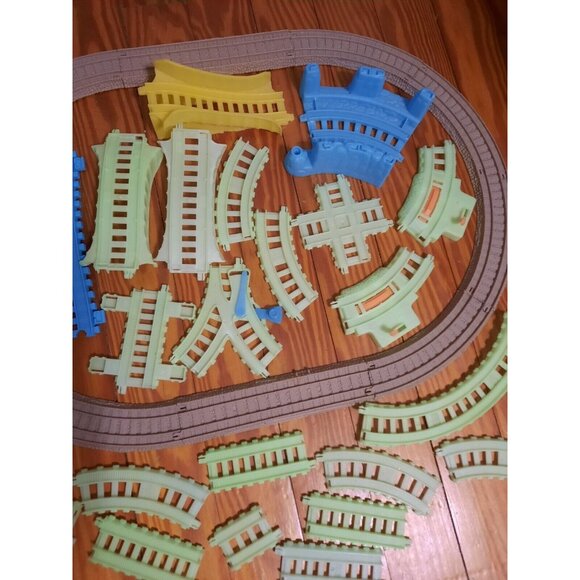 Thomas & Friends Trackmaster Mixed lot of 33 Track Pieces - Picture 3 of 6